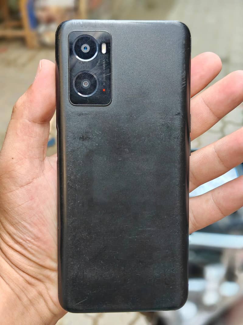 OPPO A76 1
