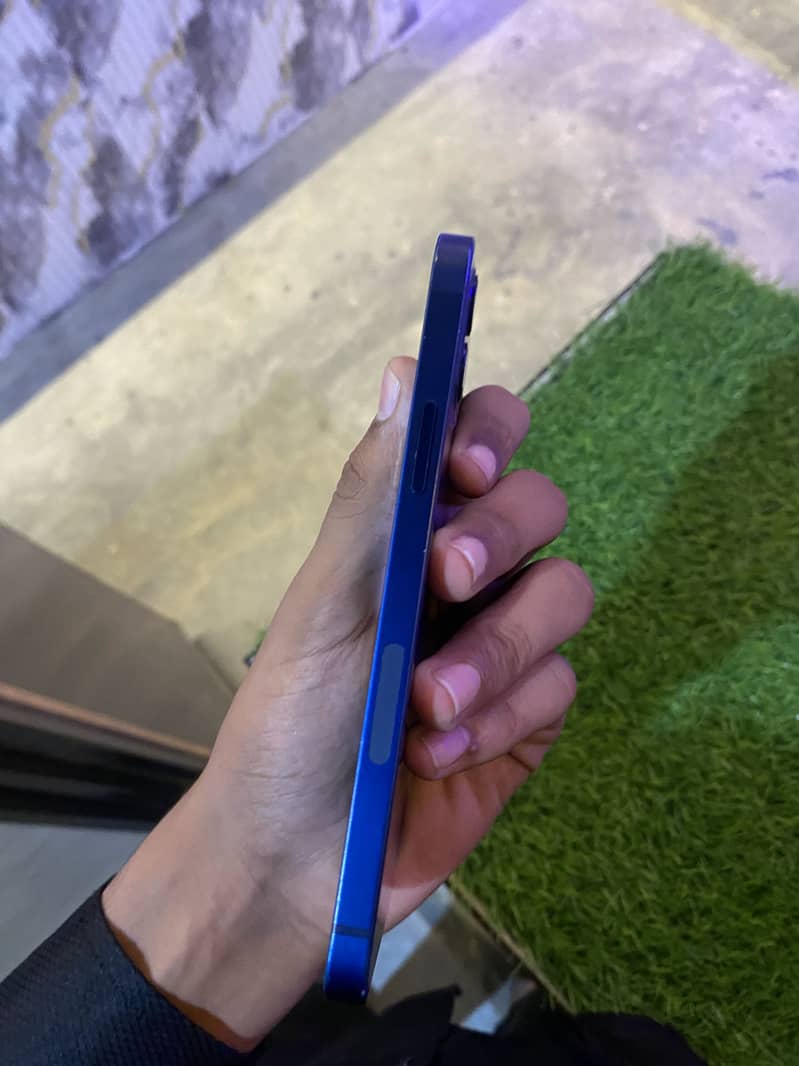 Apple iPhone 12 2