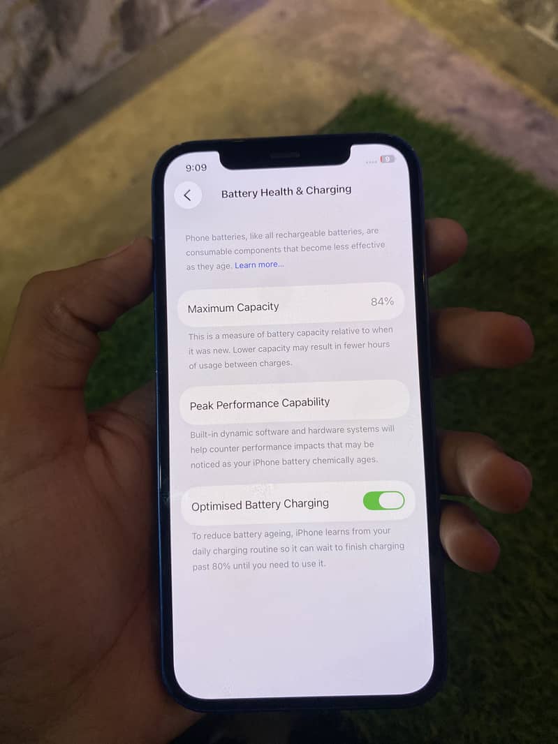 Apple iPhone 12 4