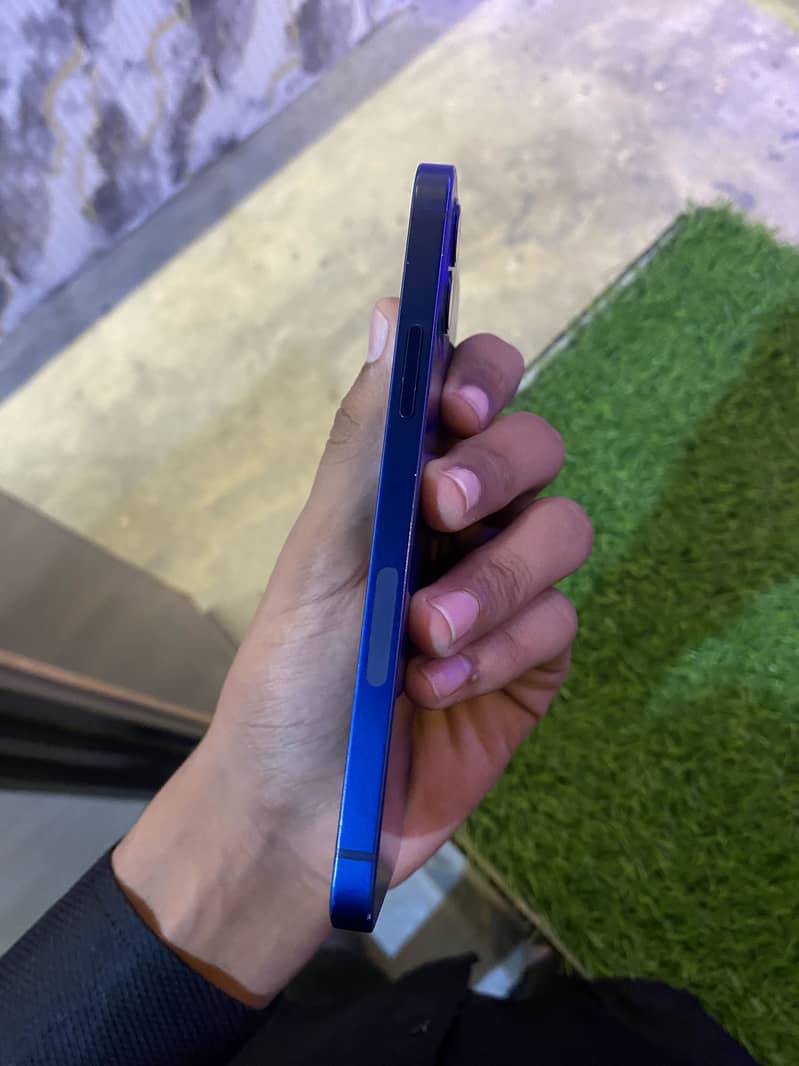 Apple iPhone 12 5
