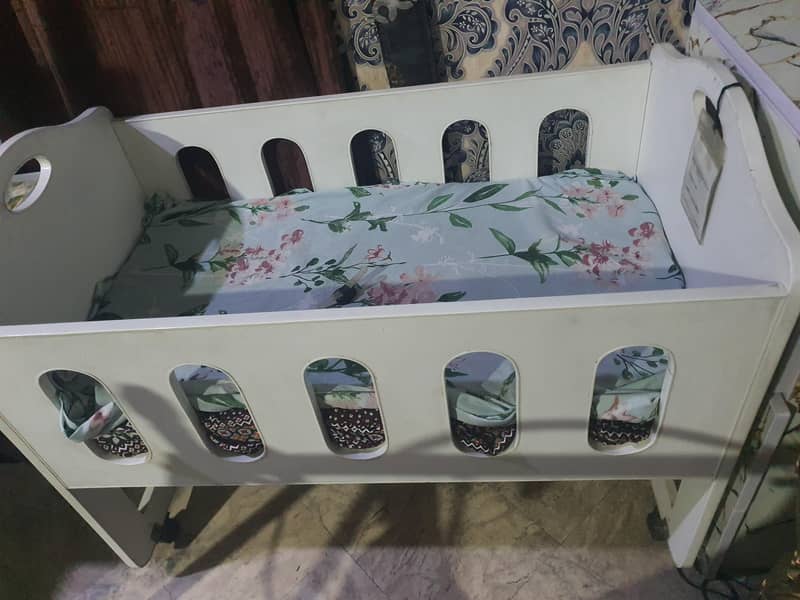 baby cot 1