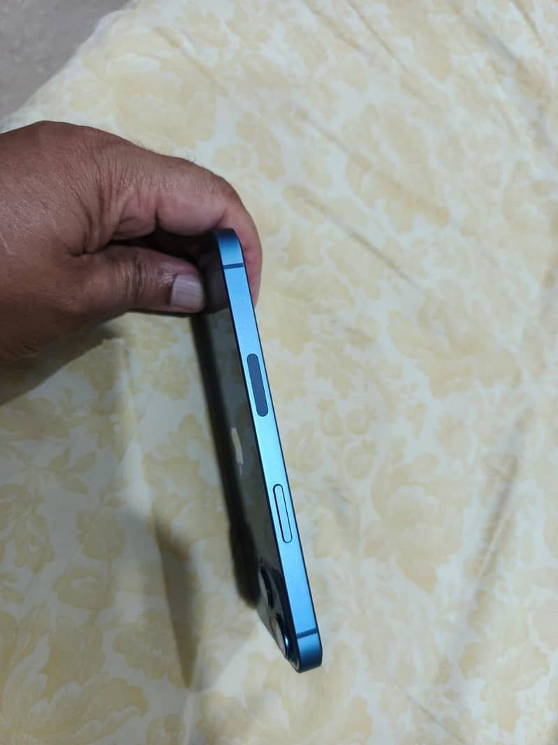 Apple iPhone 13 2