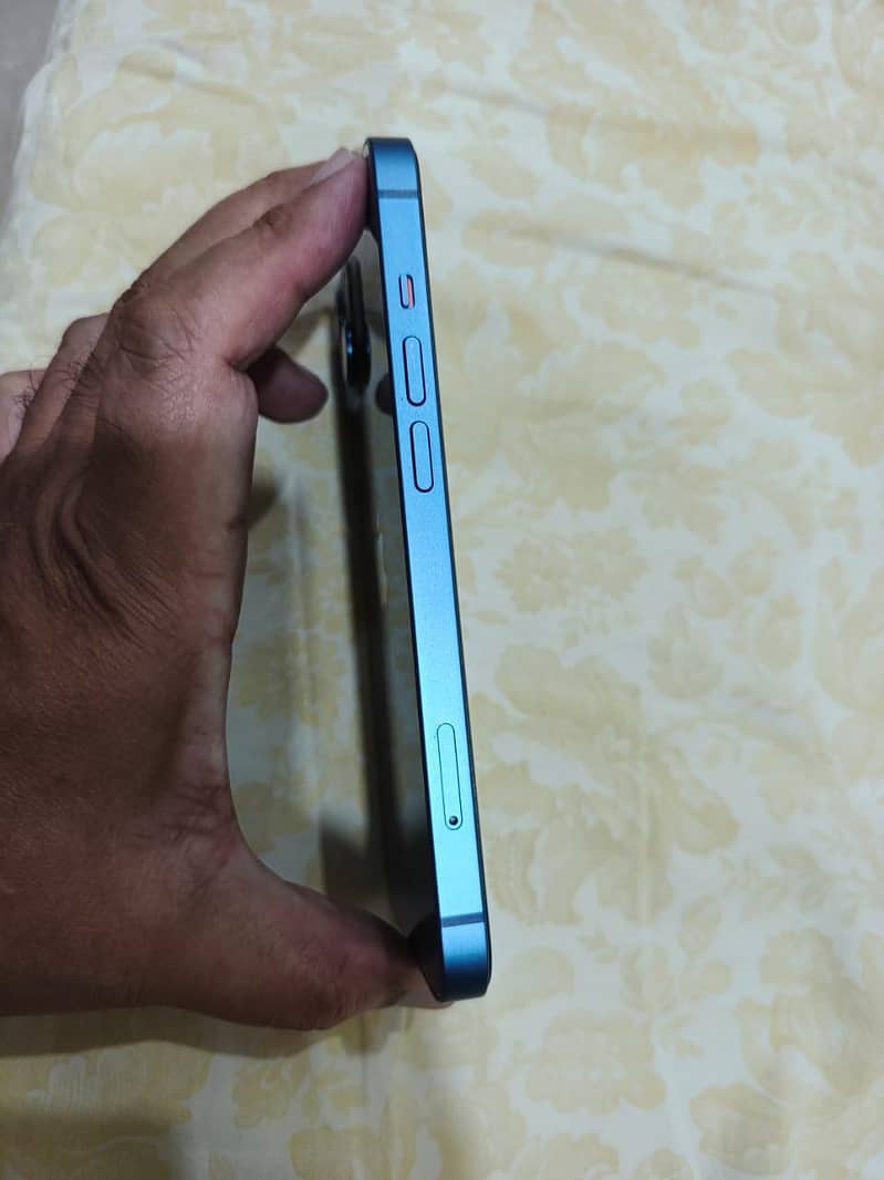 Apple iPhone 13 3