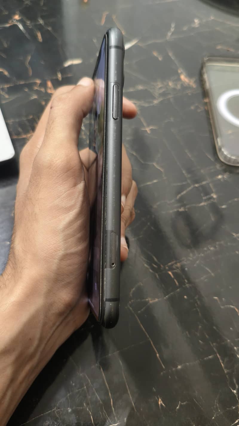 Apple iPhone 11 4