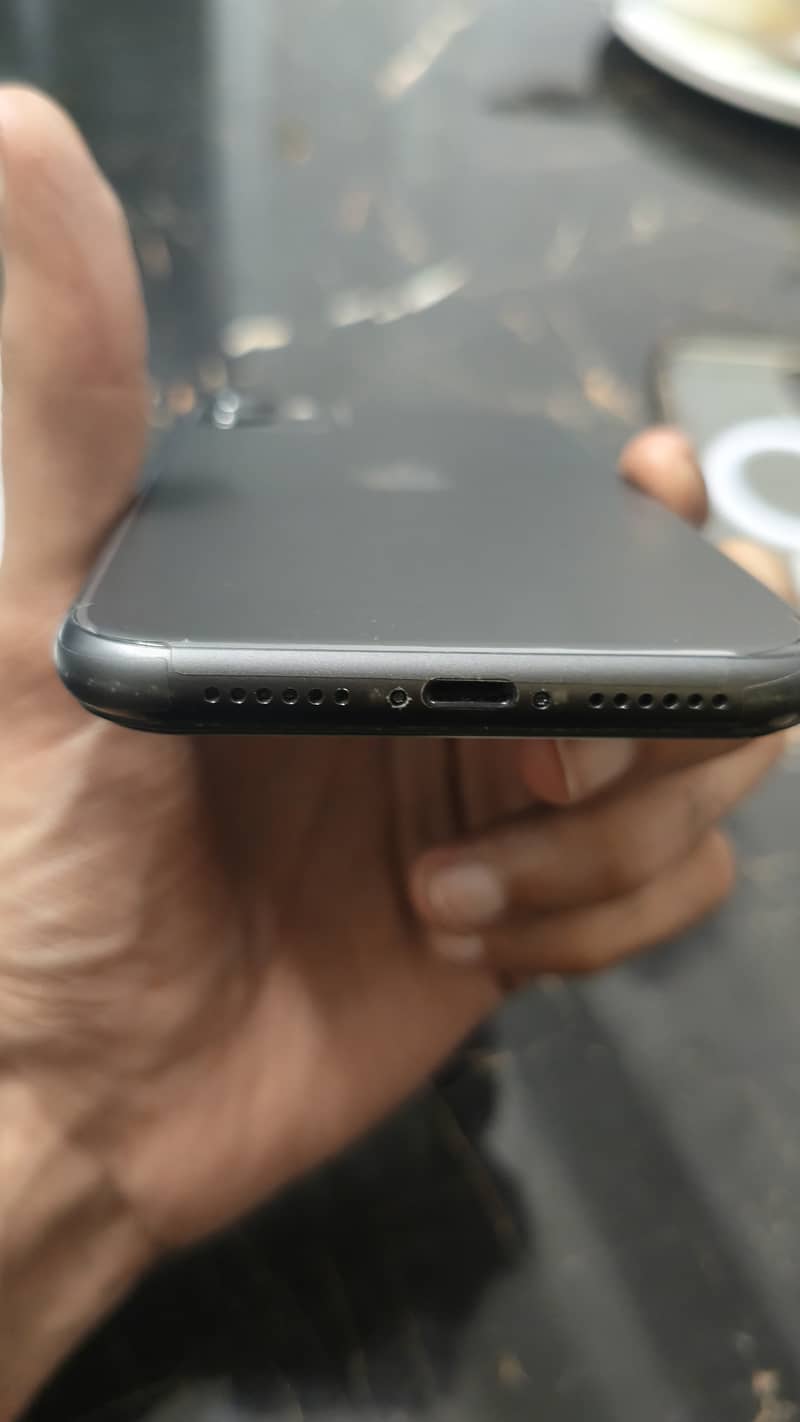 Apple iPhone 11 7