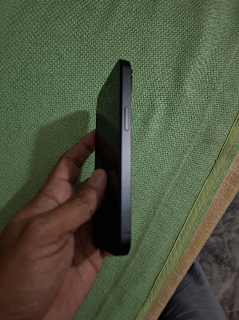 Apple iPhone 14 3