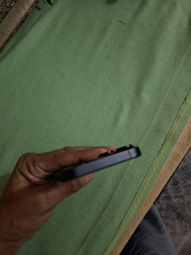 Apple iPhone 14 4