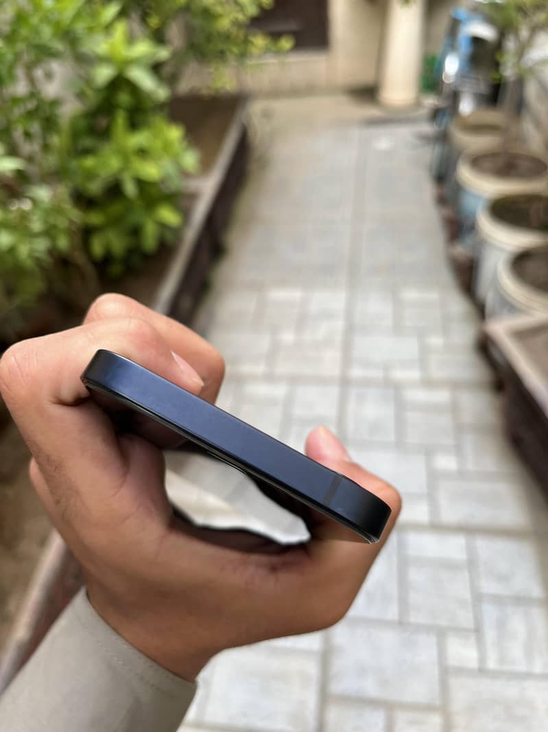 Apple iPhone 12 2