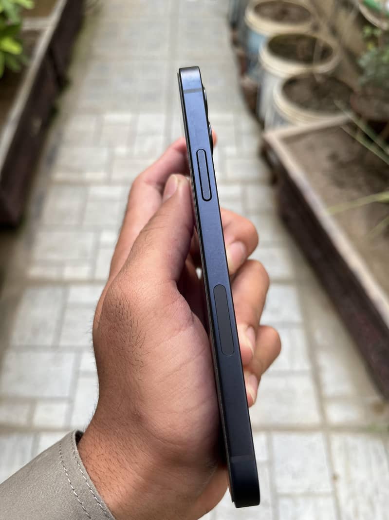 Apple iPhone 12 3