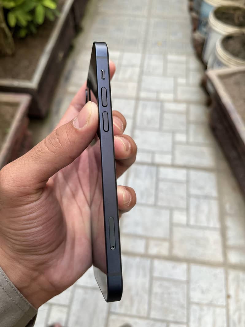Apple iPhone 12 6