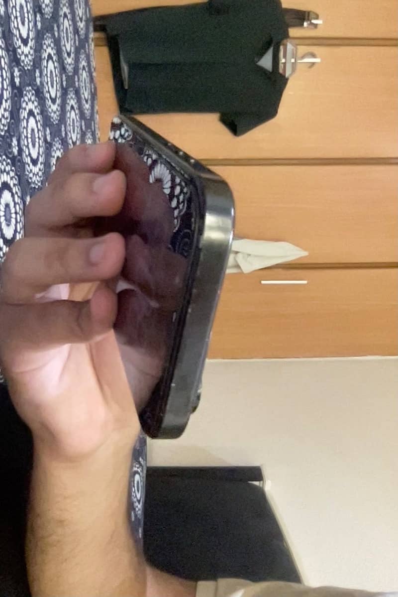 Apple iPhone 16 Pro 0