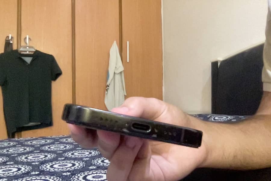 Apple iPhone 16 Pro 3