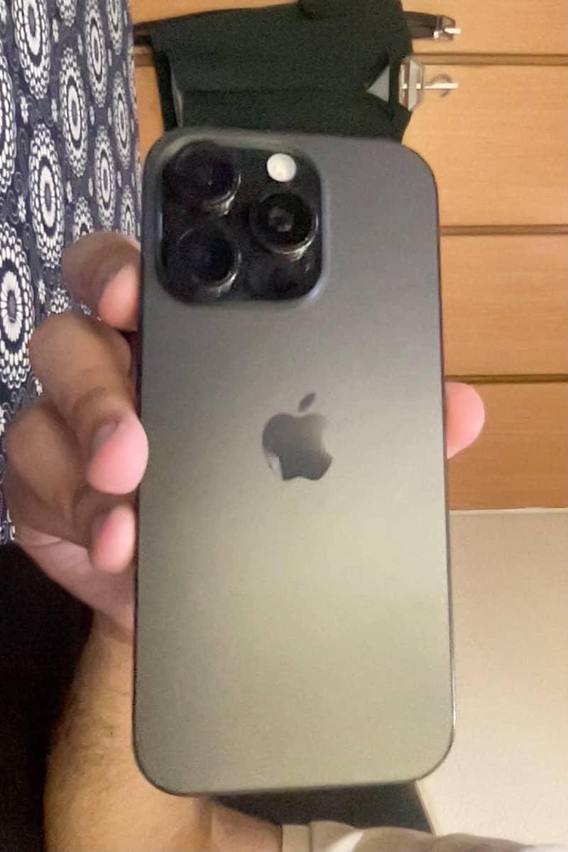 Apple iPhone 16 Pro 4