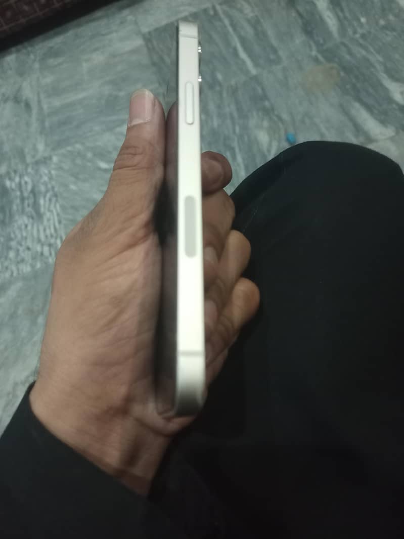 Apple iPhone 12 4