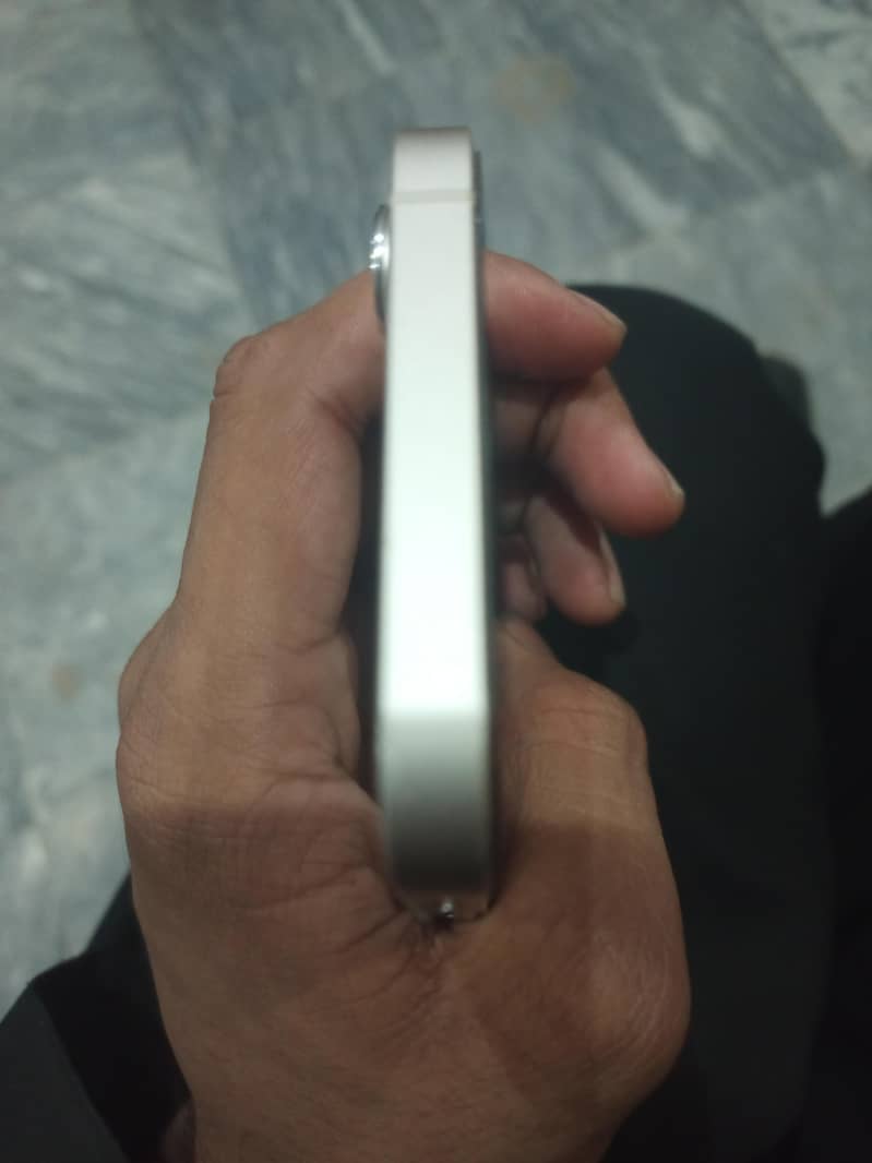 Apple iPhone 12 6