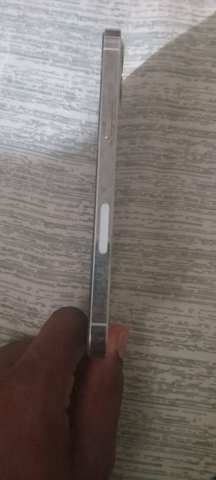 Apple iPhone 12 4