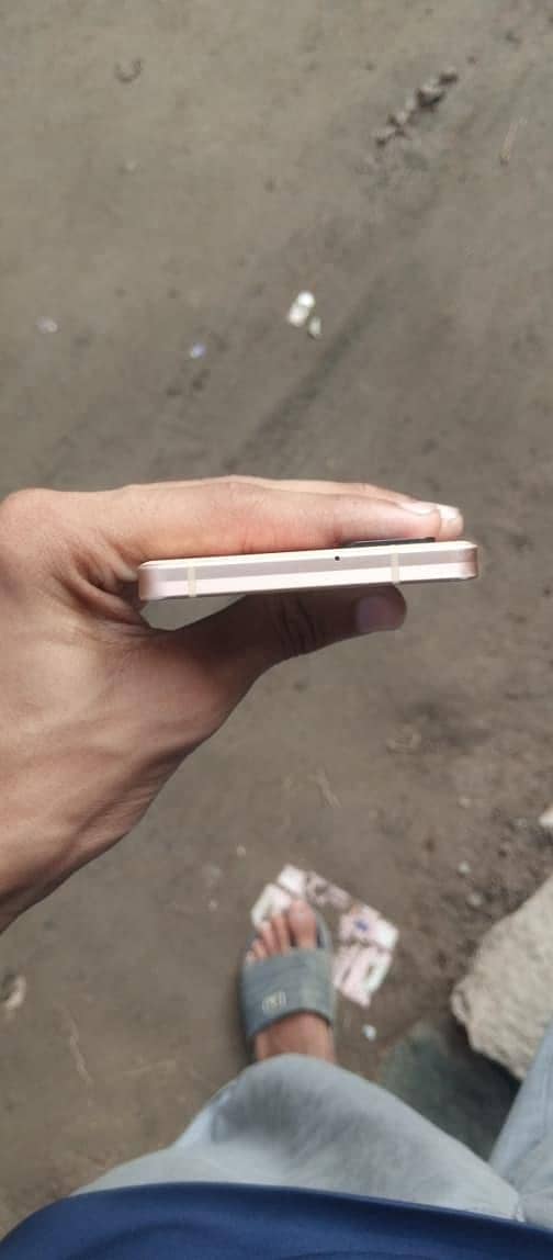 Sharp Aquos Sense7 6