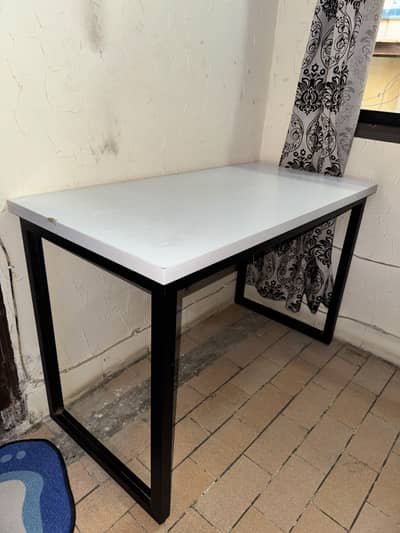 selling this table