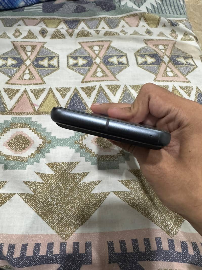 Google Pixel 8 4