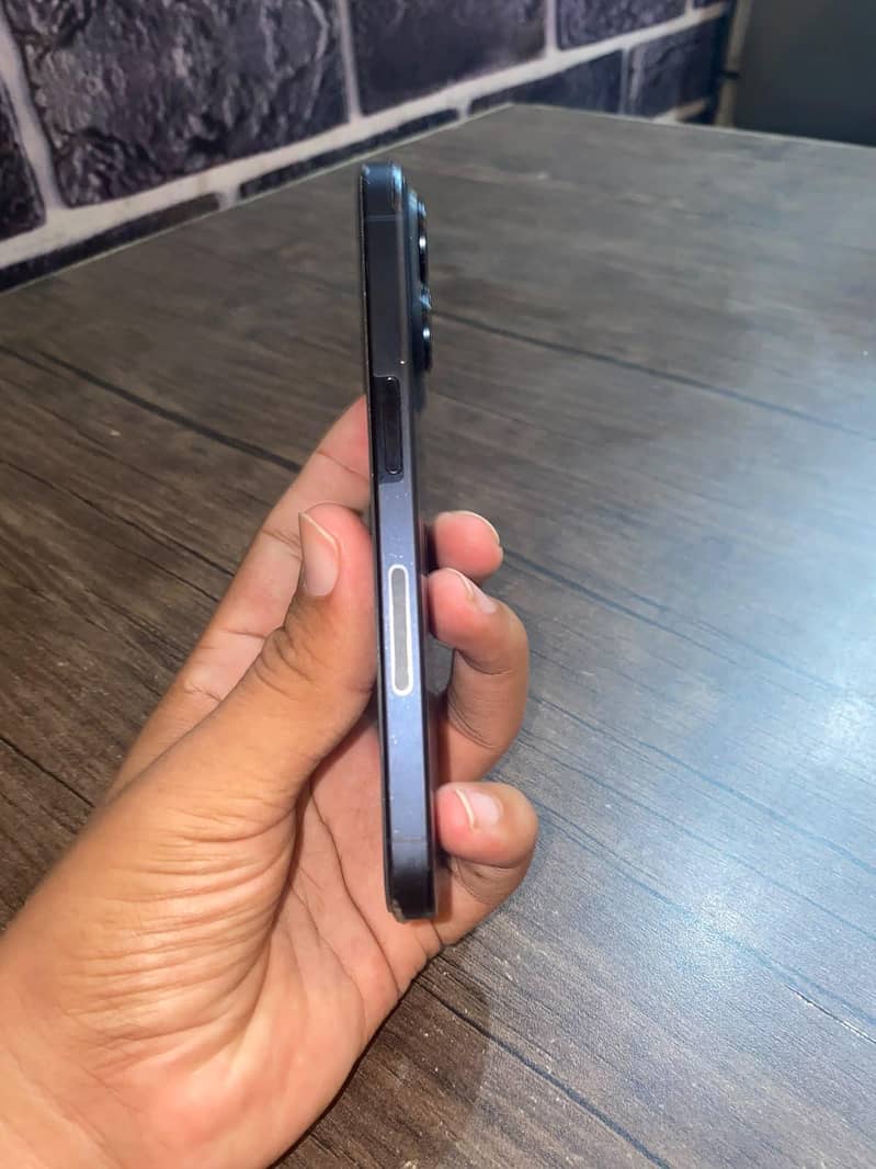 Apple iPhone 15 Pro 2
