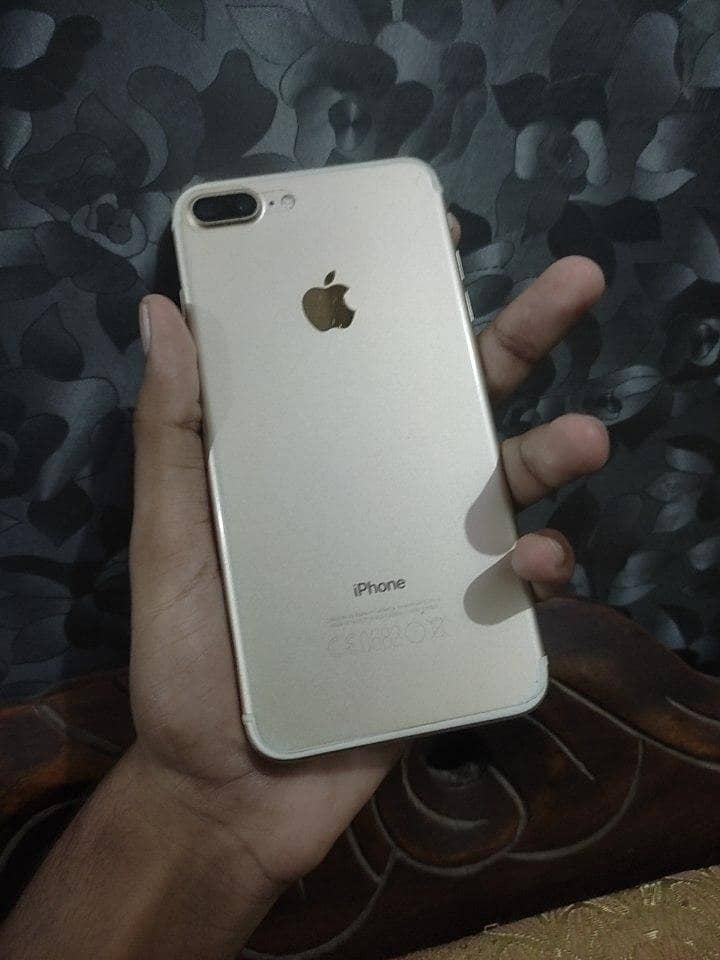 Apple iPhone 7 Plus 0