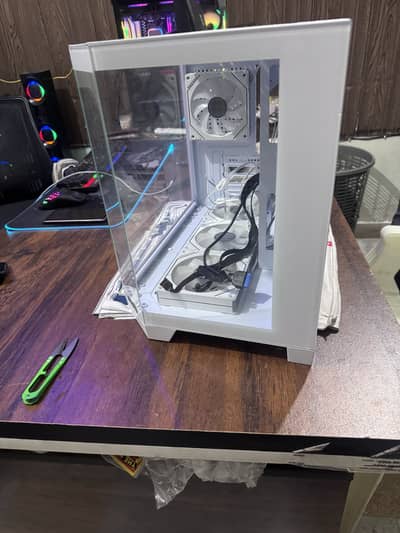 White casing curved edge glass