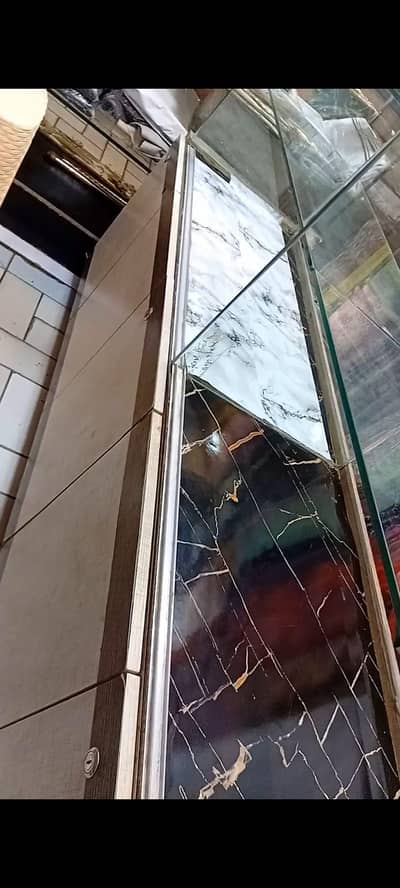 Glass counter