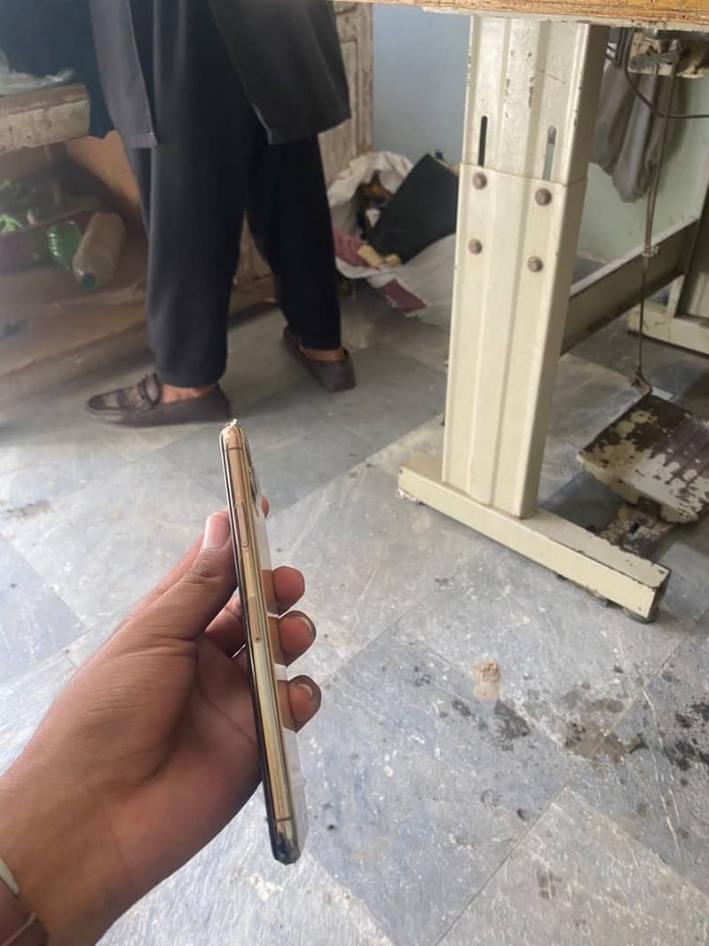 Apple iPhone 11 Pro Max 0