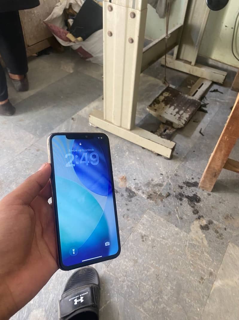 Apple iPhone 11 Pro Max 2