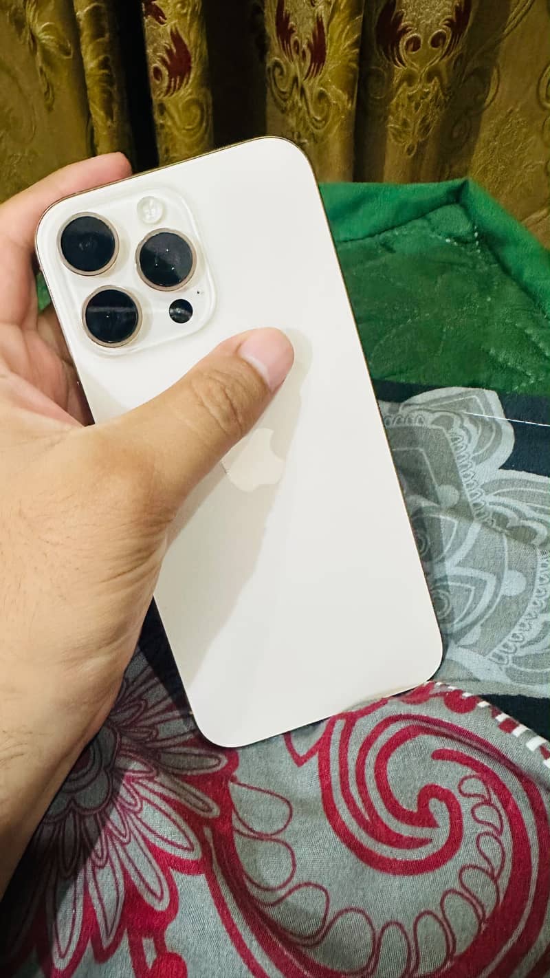 Apple iPhone 16 Pro Max 0