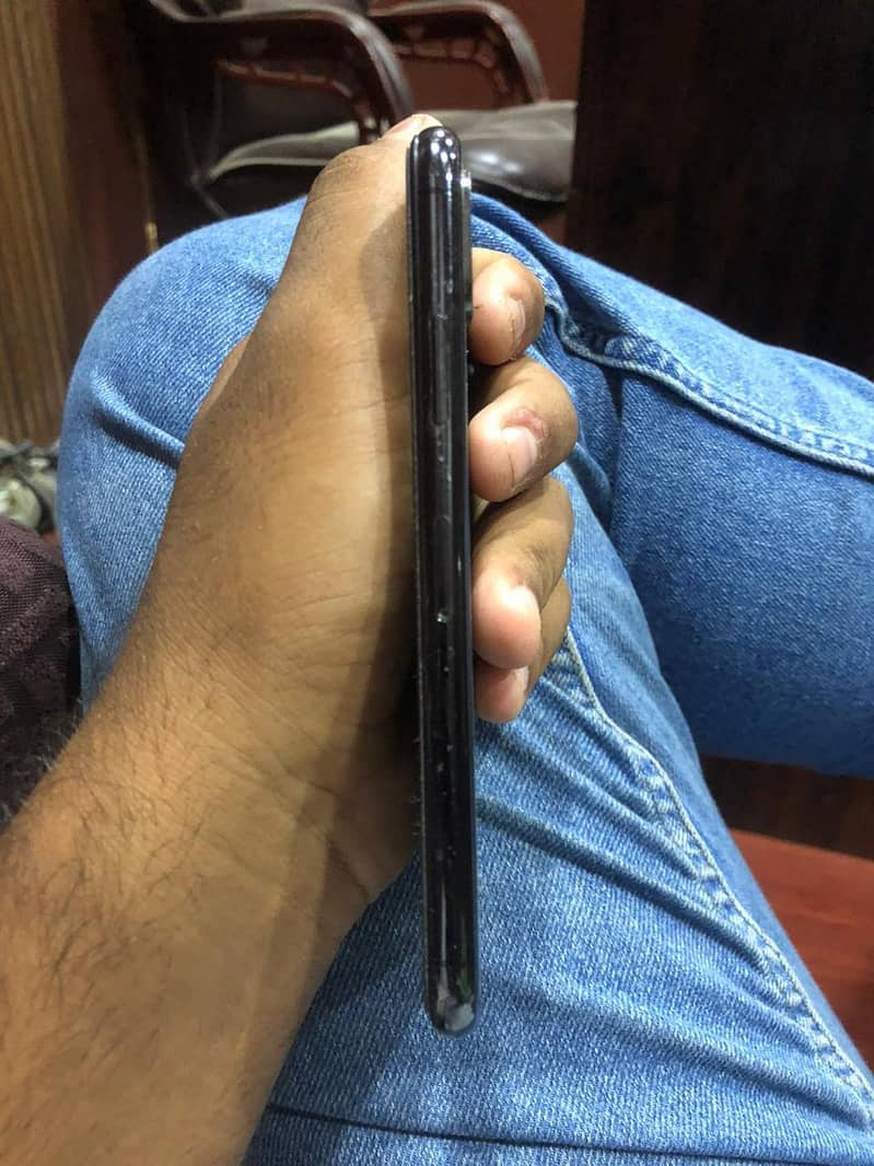 Apple iPhone XS 3