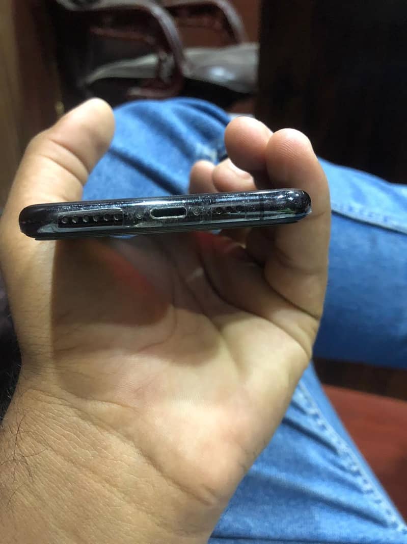 Apple iPhone XS 5
