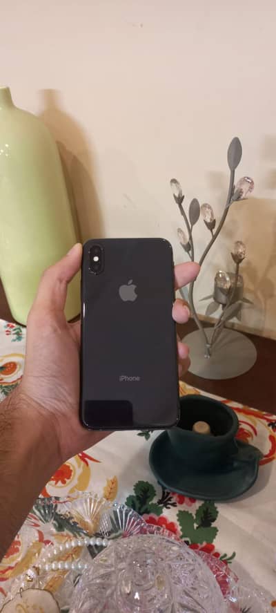 Apple iPhone X in Lush Condition