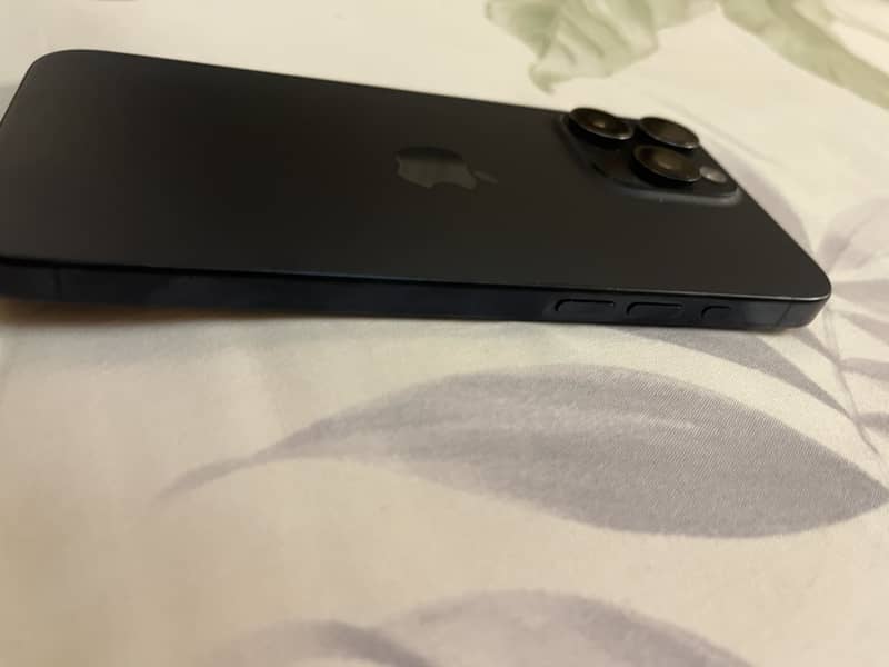 Apple iPhone 15 Pro Max 0