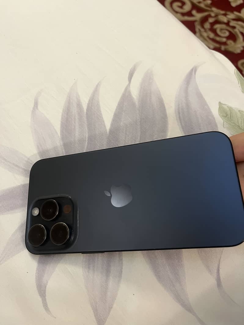 Apple iPhone 15 Pro Max 1
