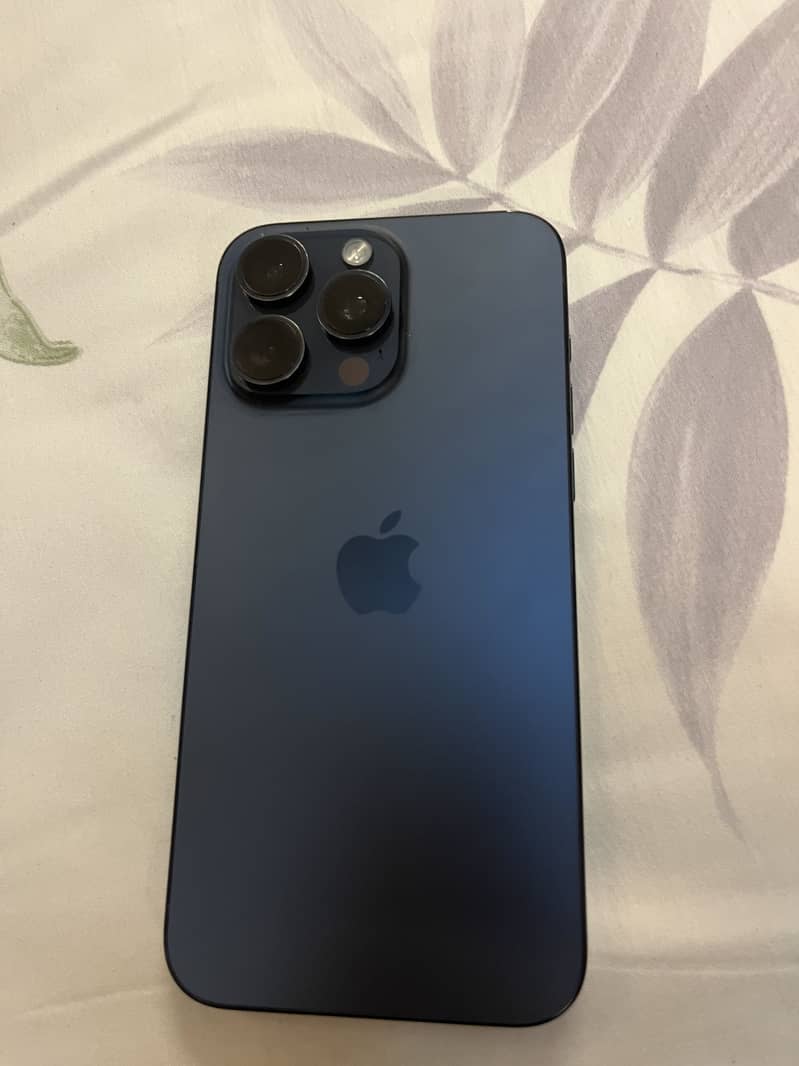 Apple iPhone 15 Pro Max 2
