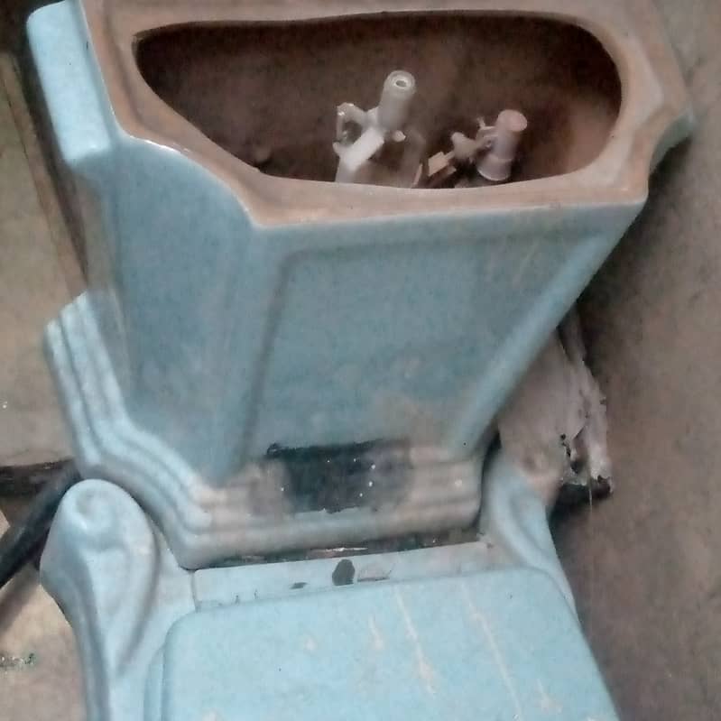 Basin and commode 0