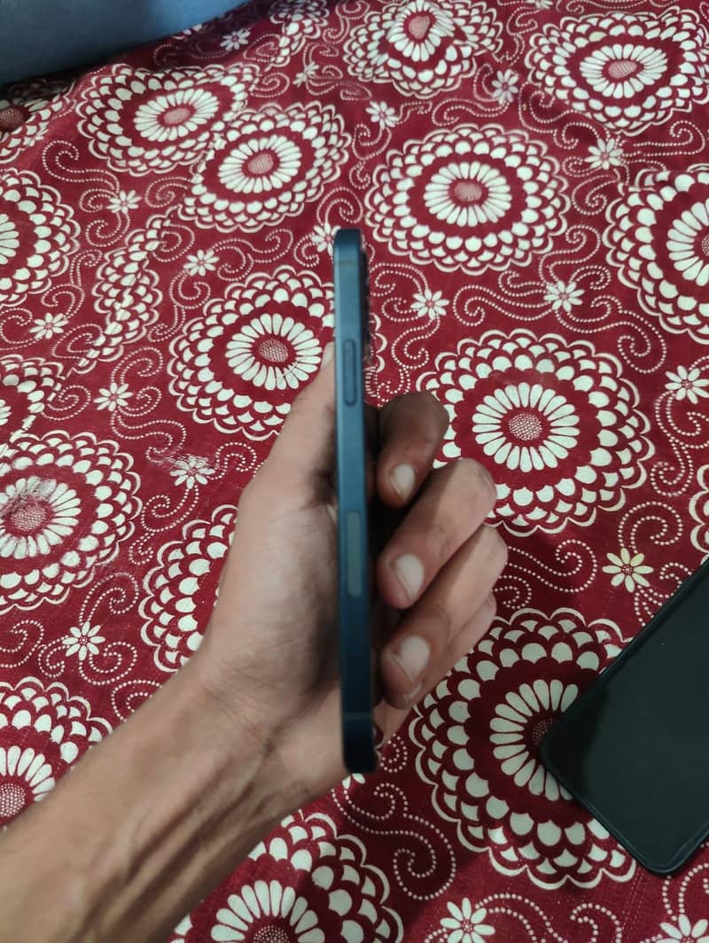 Apple iPhone 12 2