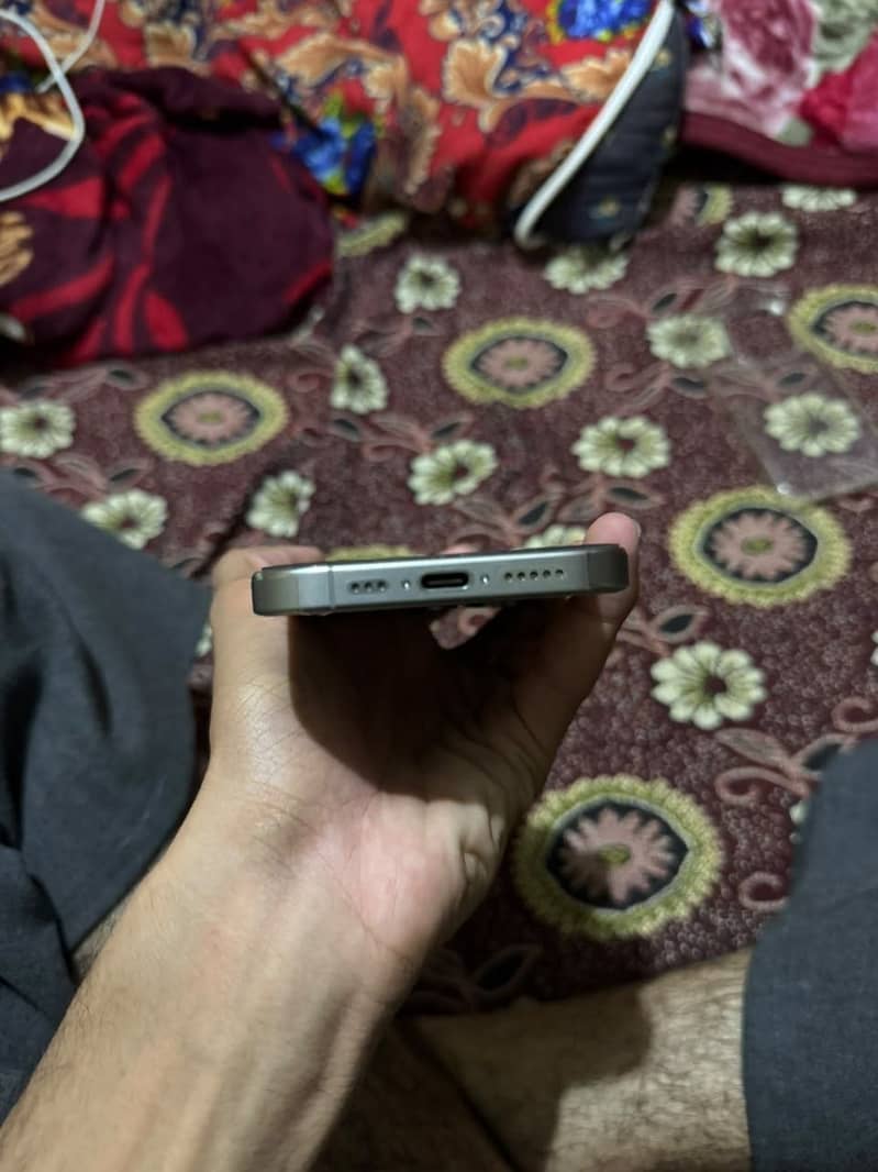 iPhone 15 pro jv 0