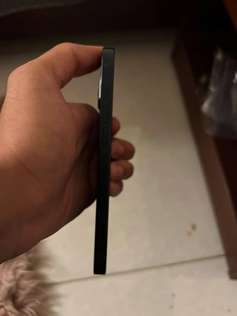 Apple iPhone 14 4