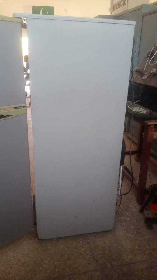 medium size refigerator 5