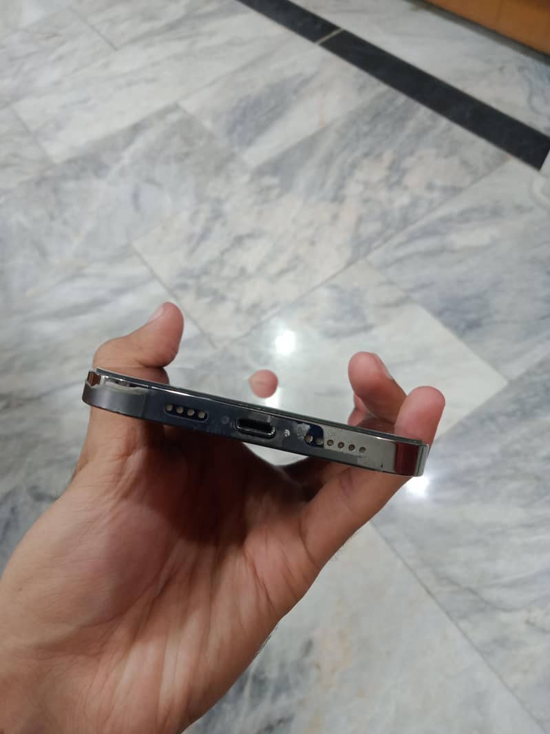 iPhone 12 Pro Max 4