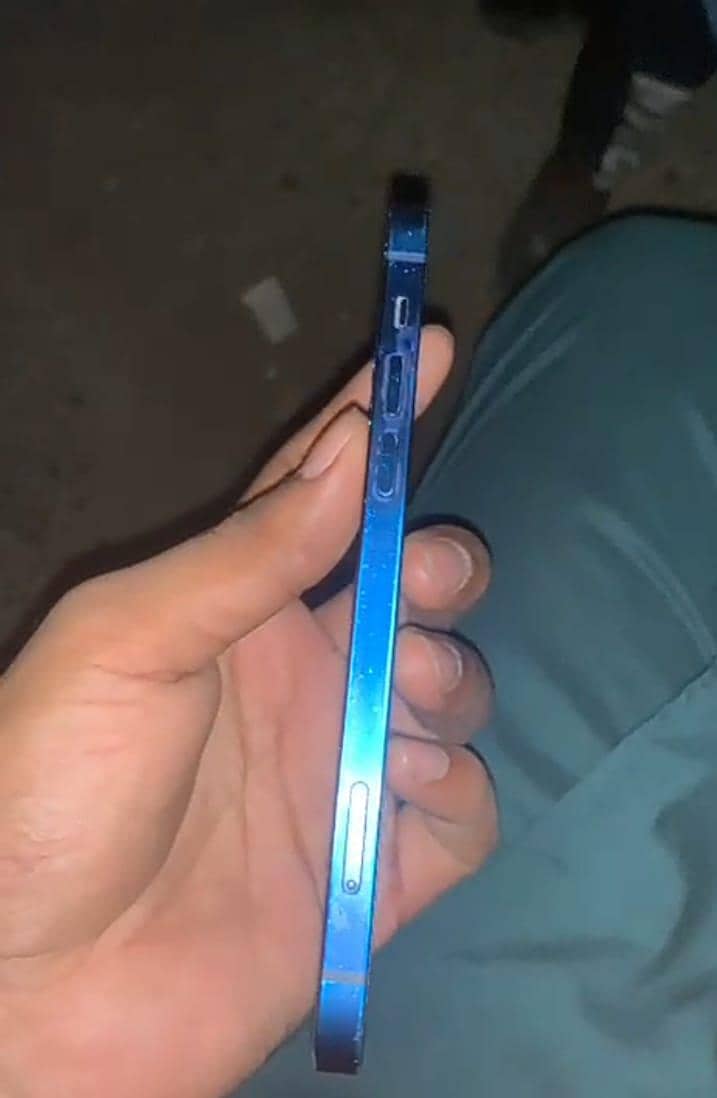 Apple iPhone 12 3