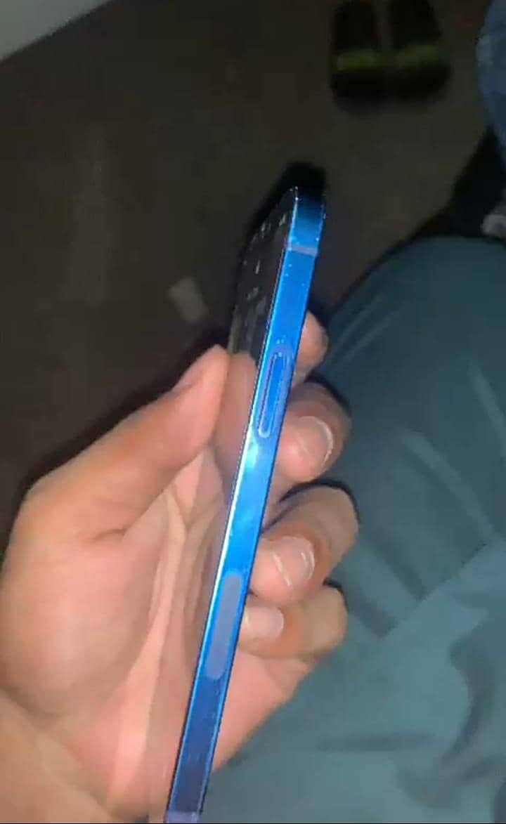 Apple iPhone 12 4