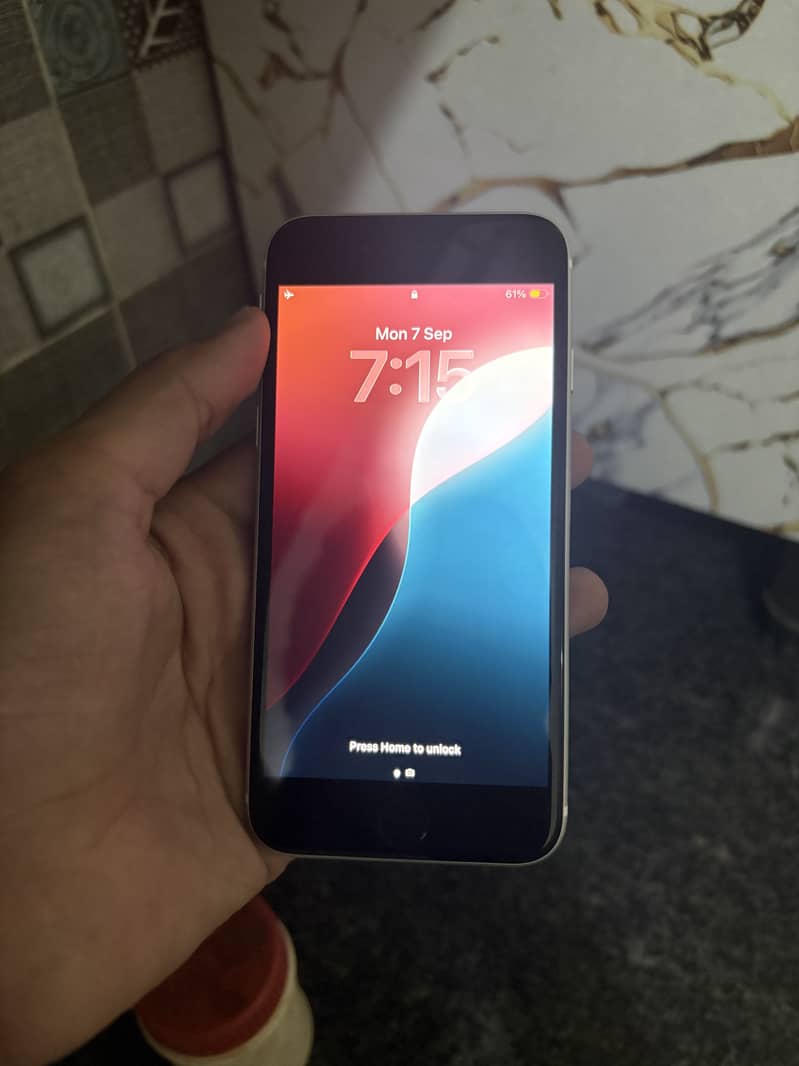 Apple iPhone SE 6