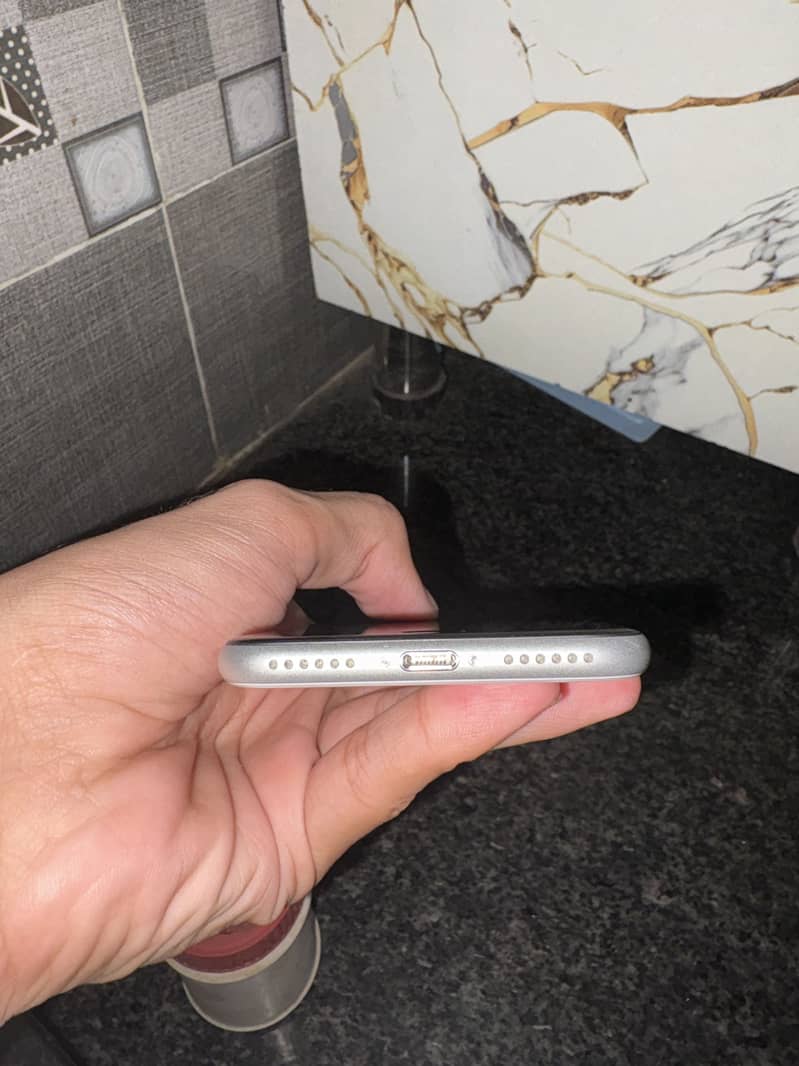Apple iPhone SE 8