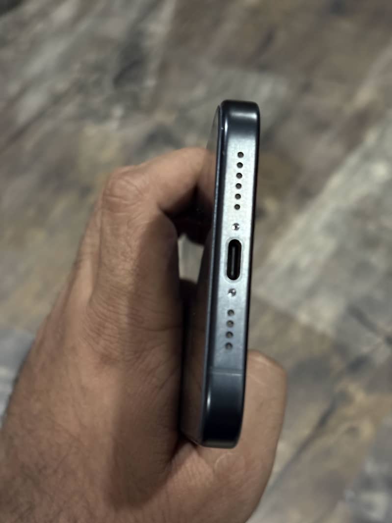 Apple iPhone 15 Pro Max 0