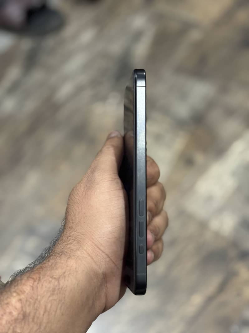 Apple iPhone 15 Pro Max 2