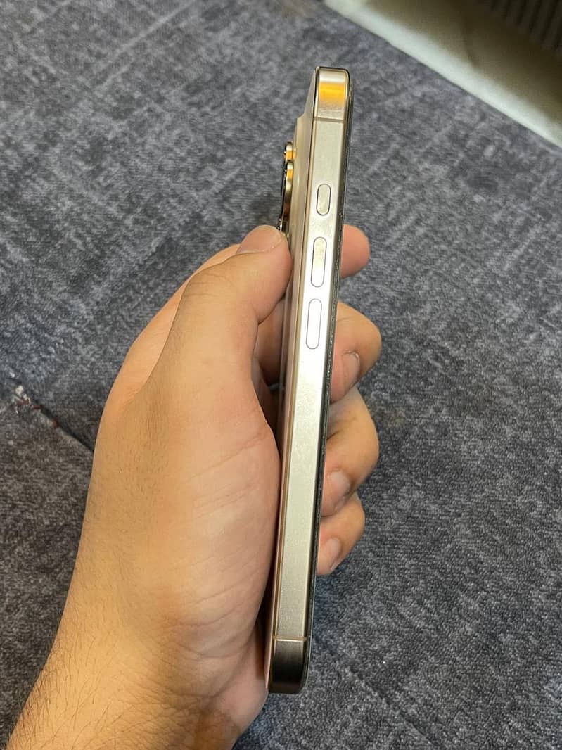 Apple iPhone 16 Pro 0