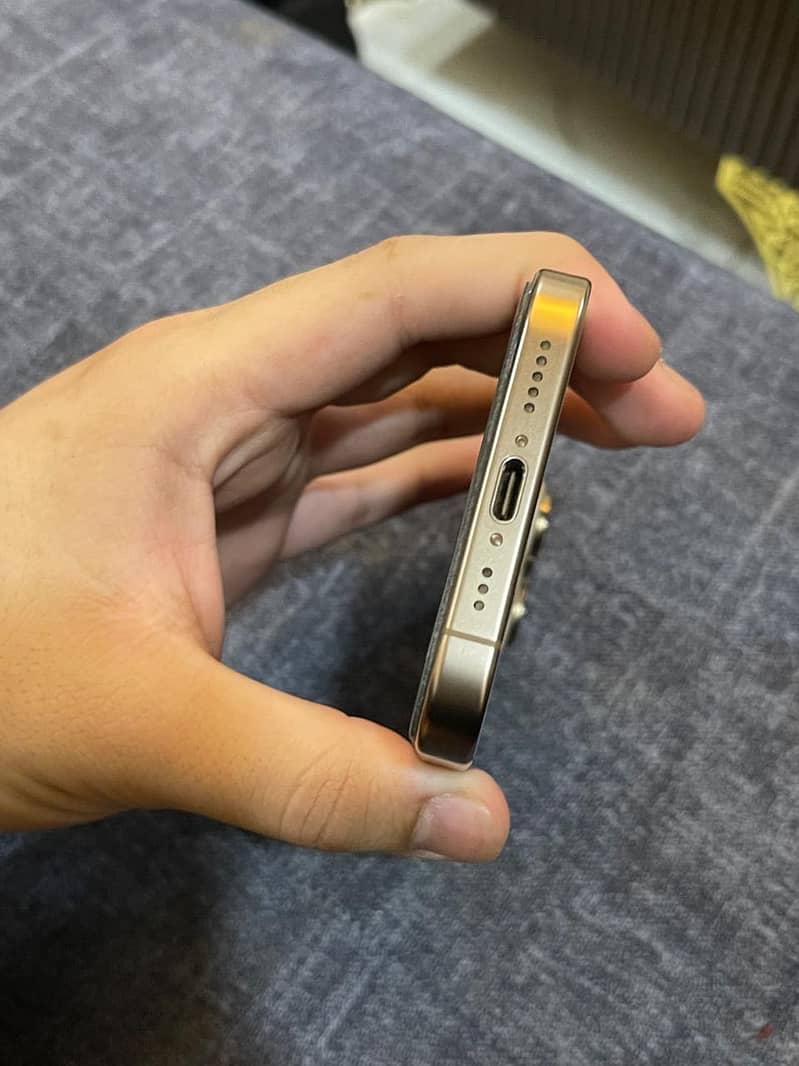 Apple iPhone 16 Pro 2